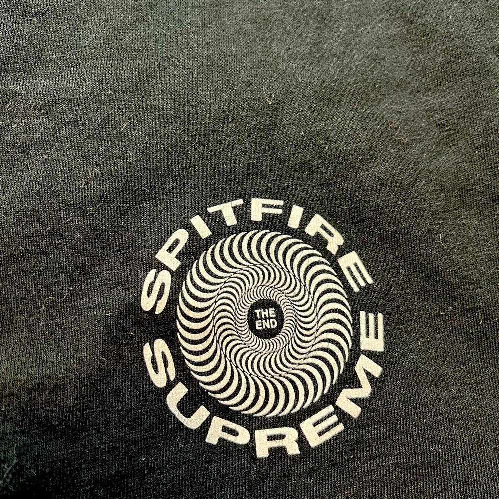 New Supreme Tshirt. Never worn it was a gift and too big. Still in plastic.